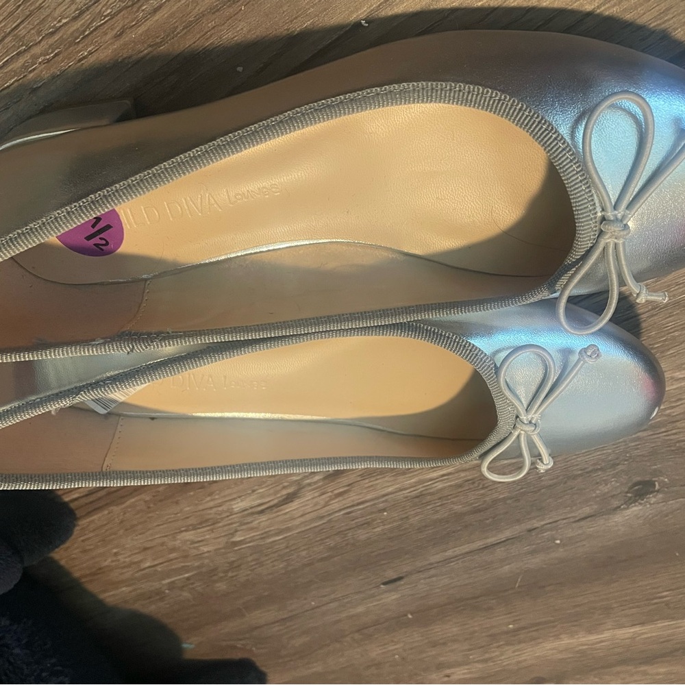 Wild Diva Silver Dress Shoes with Elegant Design